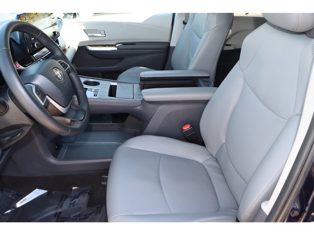 2023 Toyota Sienna XLE FWD 8-Pass