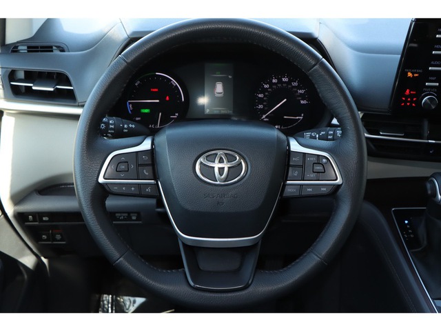 2023 Toyota Sienna XLE FWD 8-Pass