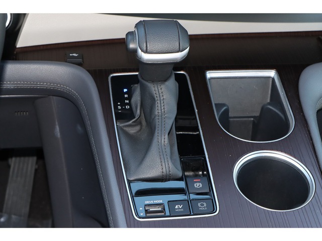 2023 Toyota Sienna XLE FWD 8-Pass