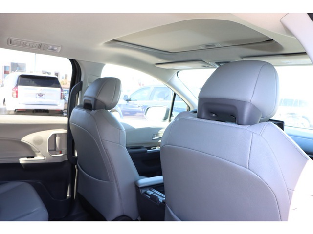 2023 Toyota Sienna XLE FWD 8-Pass