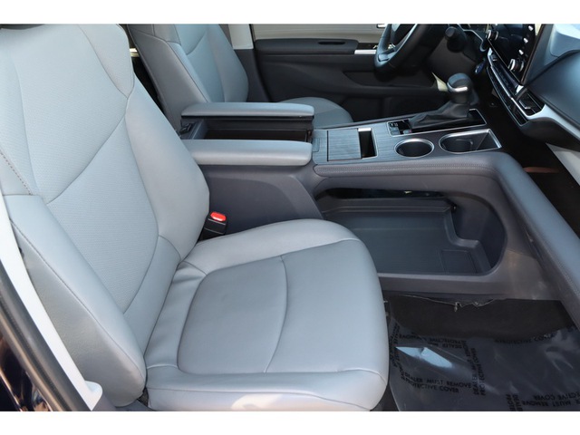 2023 Toyota Sienna XLE FWD 8-Pass