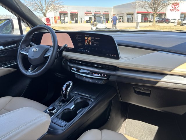 2024 Cadillac XT4 Premium Luxury FWD