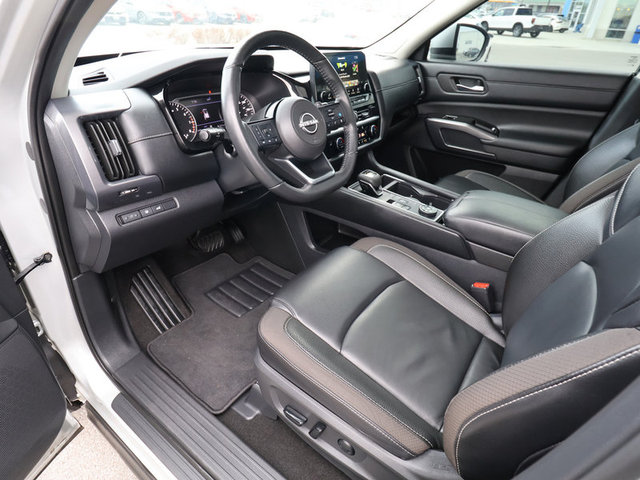 2023 Nissan Pathfinder SL 4WD
