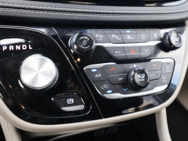 2022 Chrysler Pacifica Limited FWD