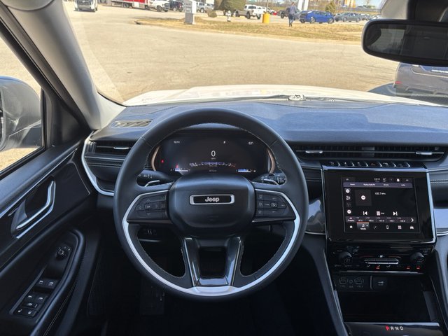 2023 Jeep Grand Cherokee Laredo 4WD