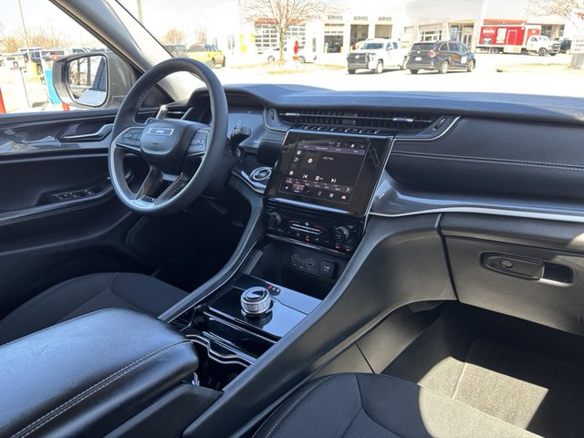 2023 Jeep Grand Cherokee Laredo 4WD