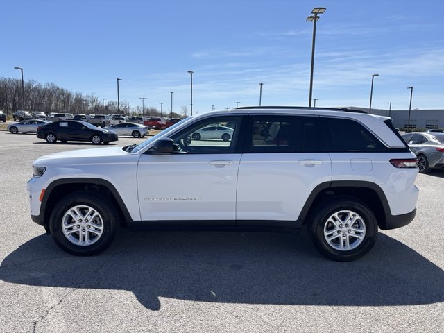 2023 Jeep Grand Cherokee Laredo 4WD