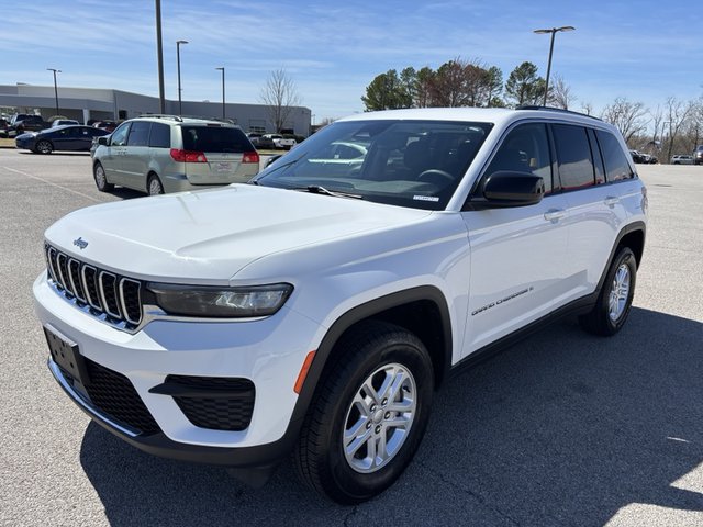 2023 Jeep Grand Cherokee Laredo 4WD