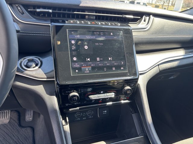 2023 Jeep Grand Cherokee Laredo 4WD