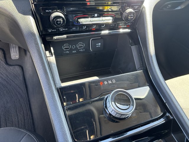 2023 Jeep Grand Cherokee Laredo 4WD