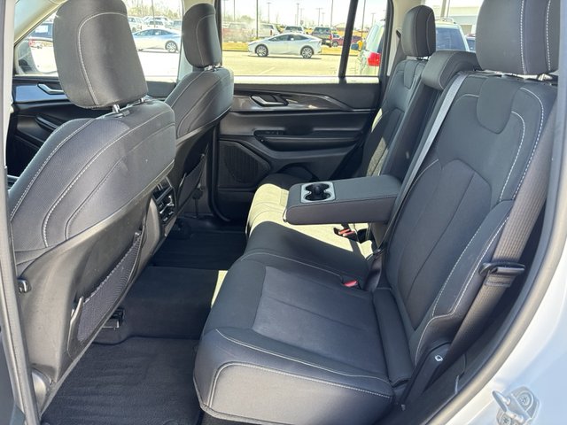 2023 Jeep Grand Cherokee Laredo 4WD