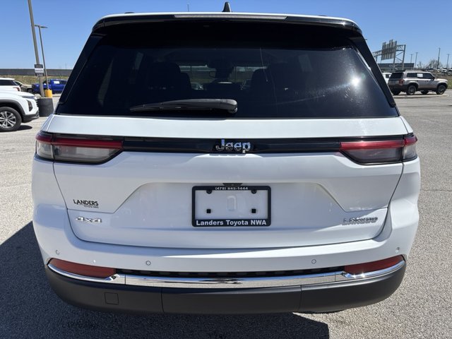 2023 Jeep Grand Cherokee Laredo 4WD