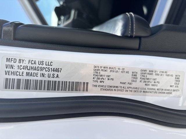 2023 Jeep Grand Cherokee Laredo 4WD