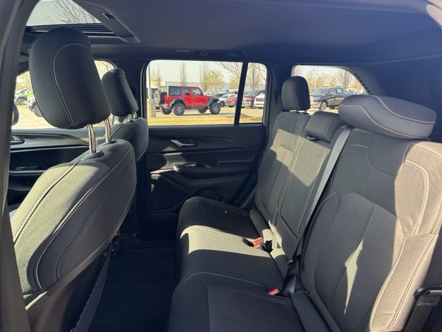 2024 Jeep Grand Cherokee Laredo X 4WD