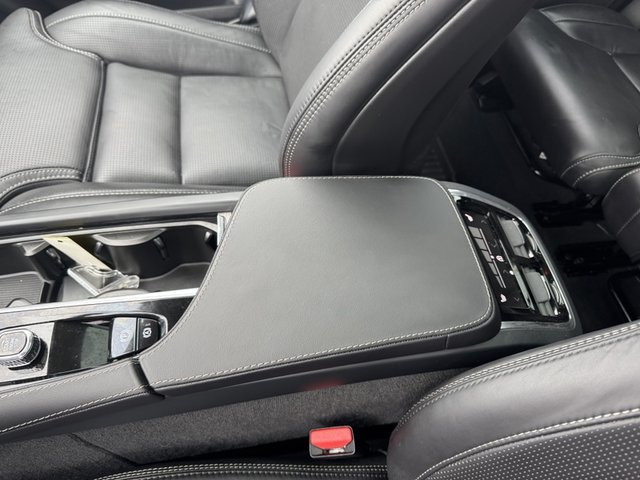 2024 Volvo XC90 Ultimate Bright Theme