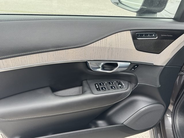 2024 Volvo XC90 Ultimate Bright Theme