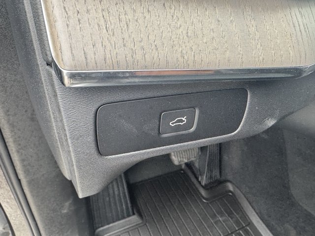 2024 Volvo XC90 Ultimate Bright Theme