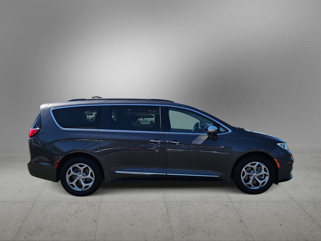 2022 Chrysler Pacifica Limited FWD