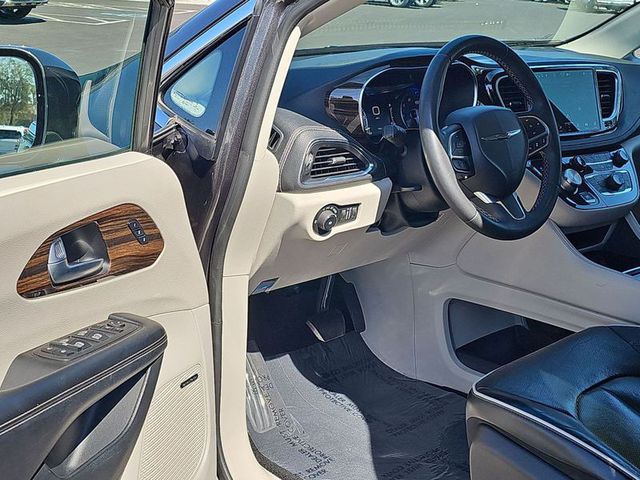 2022 Chrysler Pacifica Limited FWD
