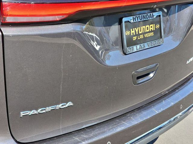 2022 Chrysler Pacifica Limited FWD