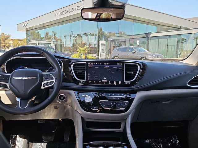 2022 Chrysler Pacifica Limited FWD