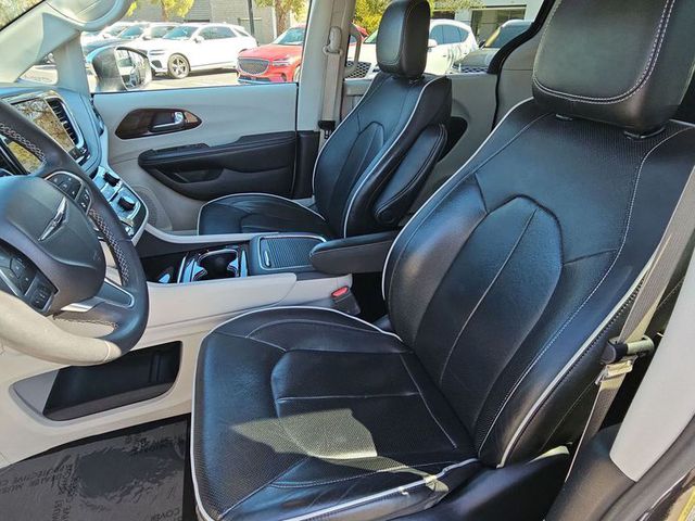 2022 Chrysler Pacifica Limited FWD