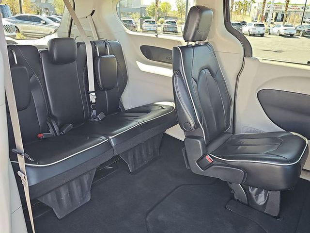2022 Chrysler Pacifica Limited FWD