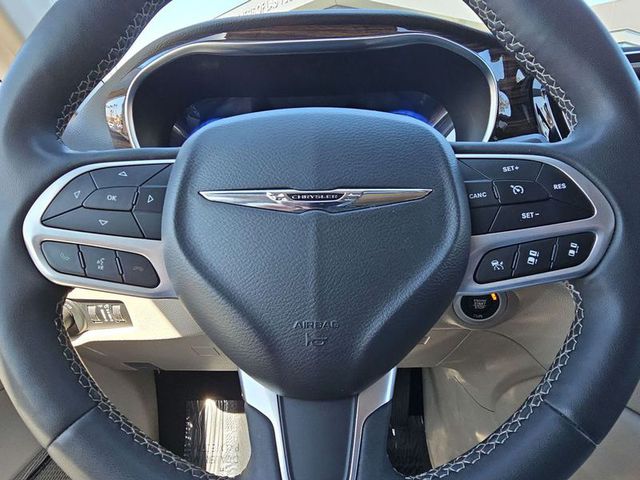 2022 Chrysler Pacifica Limited FWD