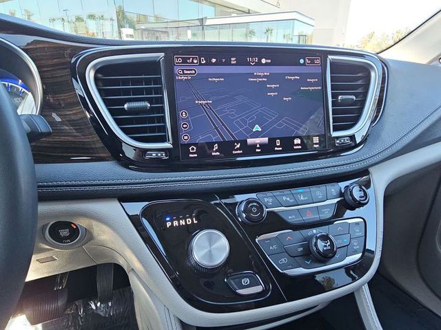 2022 Chrysler Pacifica Limited FWD