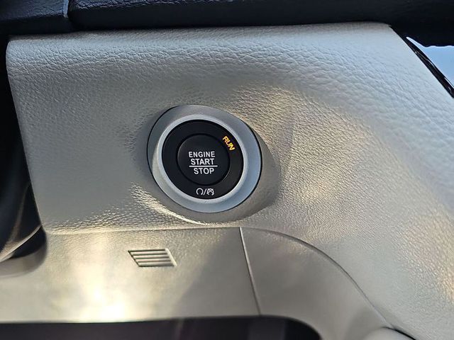 2022 Chrysler Pacifica Limited FWD