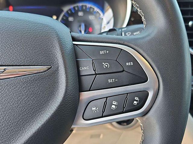 2022 Chrysler Pacifica Limited FWD