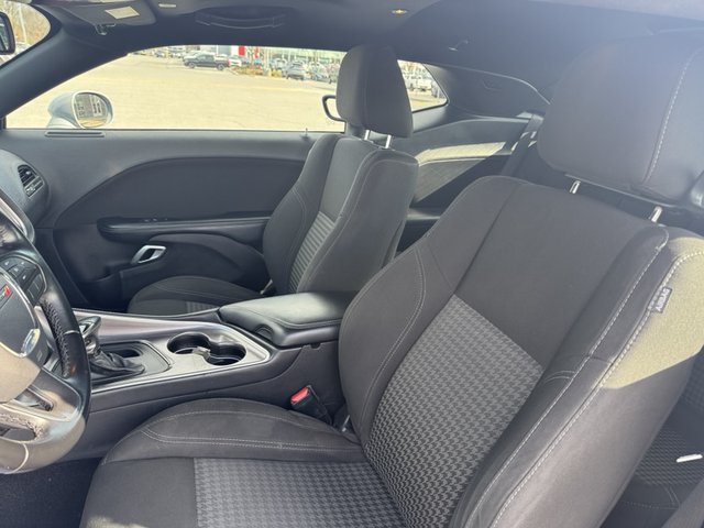 2021 Dodge Challenger SXT RWD