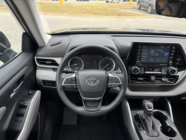 2022 Toyota Highlander XLE FWD
