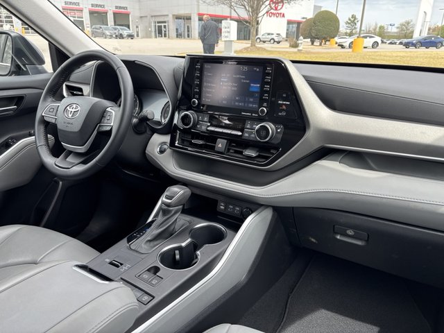 2022 Toyota Highlander XLE FWD