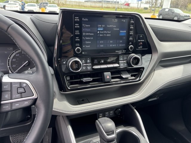2022 Toyota Highlander XLE FWD