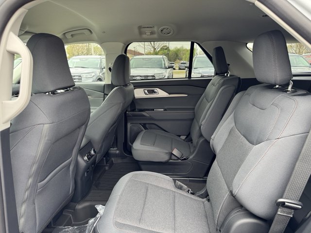 2025 Ford Explorer Active RWD