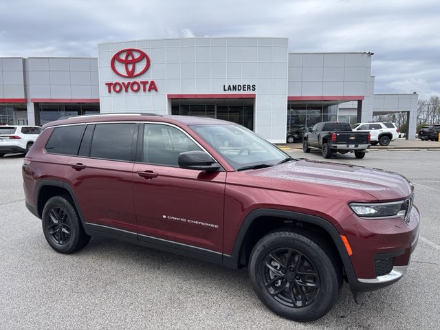 2023 Jeep Grand Cherokee Laredo 4WD L