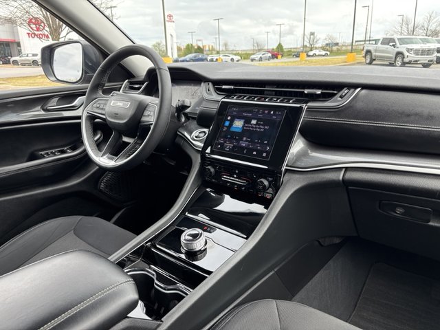 2023 Jeep Grand Cherokee Laredo 4WD L