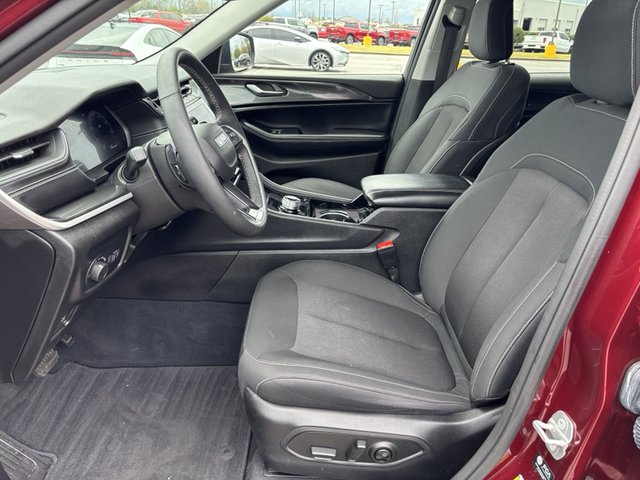 2023 Jeep Grand Cherokee Laredo 4WD L