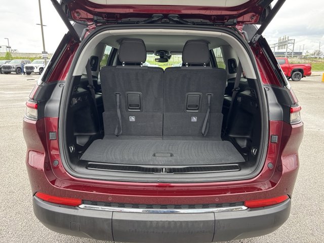 2023 Jeep Grand Cherokee Laredo 4WD L