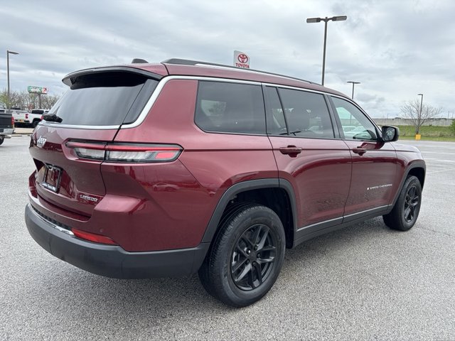 2023 Jeep Grand Cherokee Laredo 4WD L
