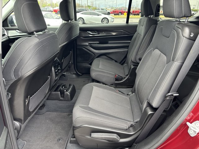 2023 Jeep Grand Cherokee Laredo 4WD L