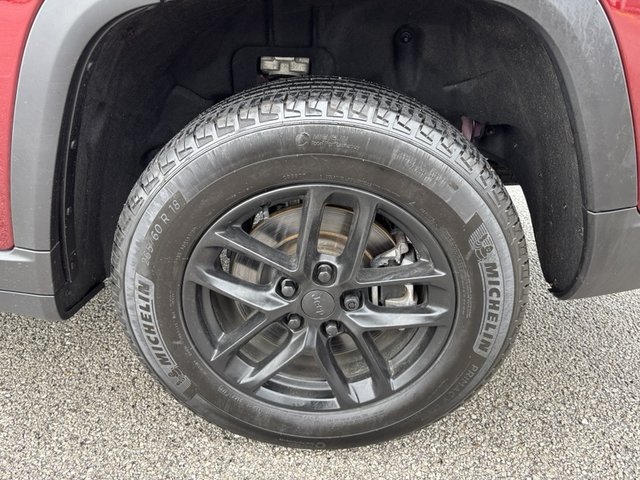2023 Jeep Grand Cherokee Laredo 4WD L