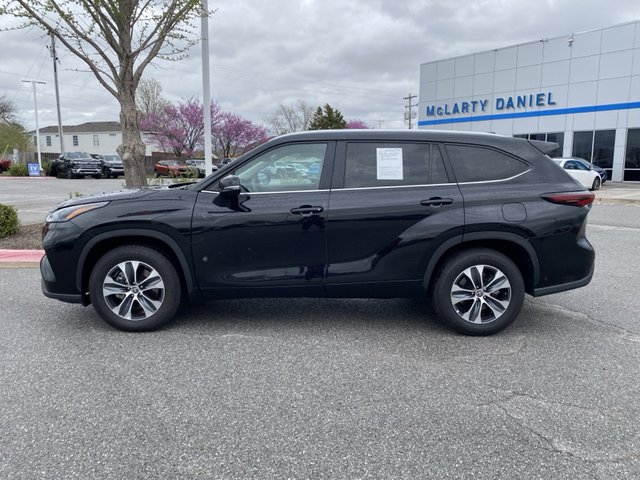 2024 Toyota Highlander LE FWD