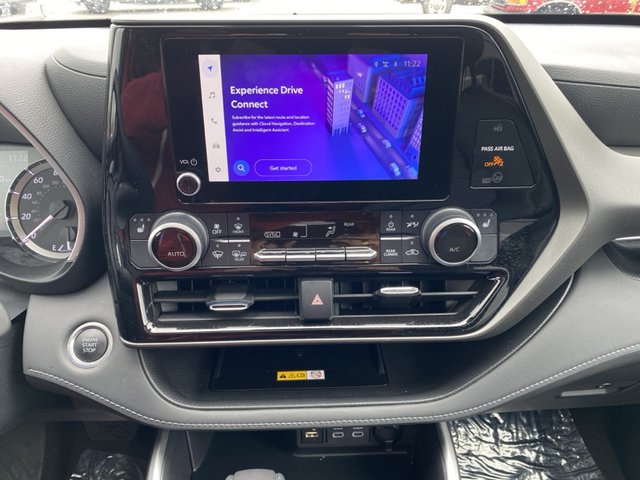 2024 Toyota Highlander LE FWD