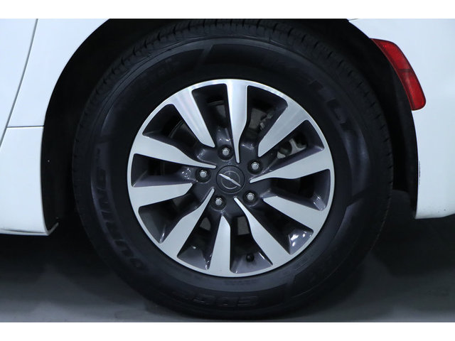 2023 Chrysler Pacifica Limited FWD Hybrid