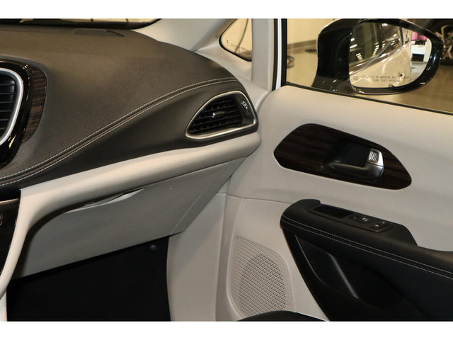2023 Chrysler Pacifica Limited FWD Hybrid