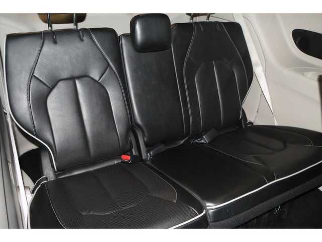 2023 Chrysler Pacifica Limited FWD Hybrid