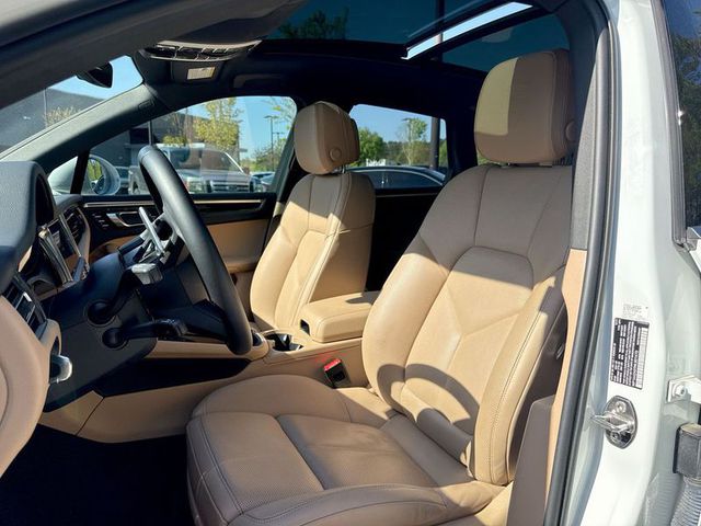 2022 Porsche Macan Base