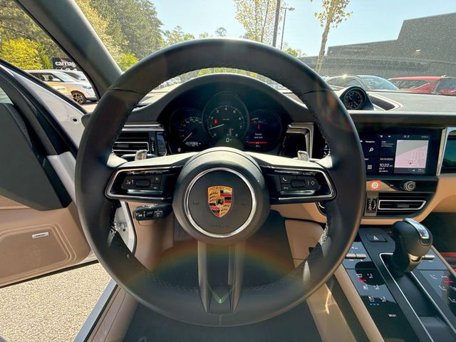 2022 Porsche Macan Base